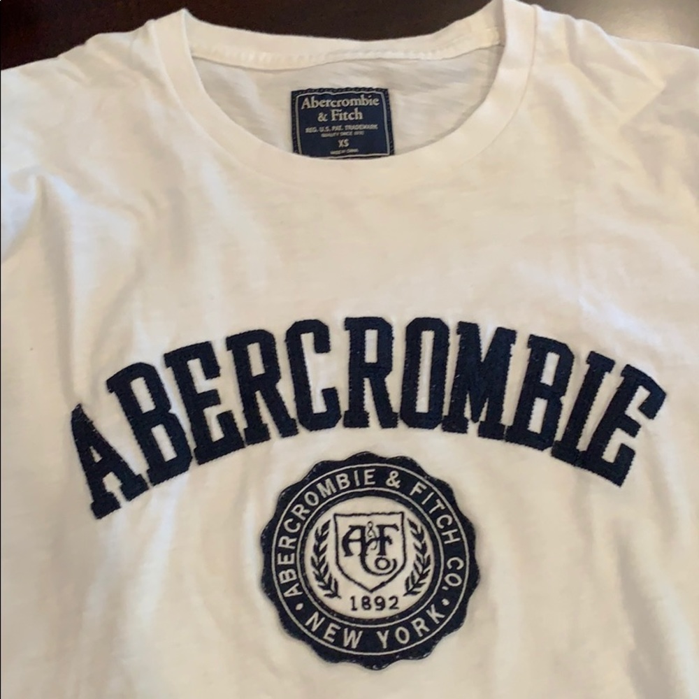 Men’s Abercrombie logo tee